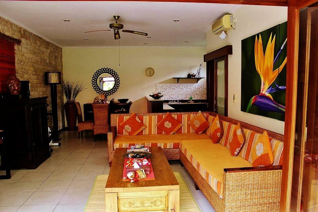 סמיניאק Villa Heliconia מראה חיצוני תמונה